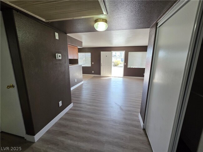 Building Photo - 5165 E Glendale Ave