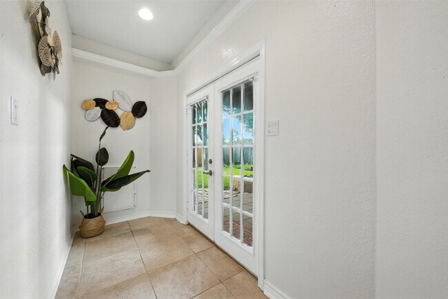 Building Photo - 4714 Sunshine Dr