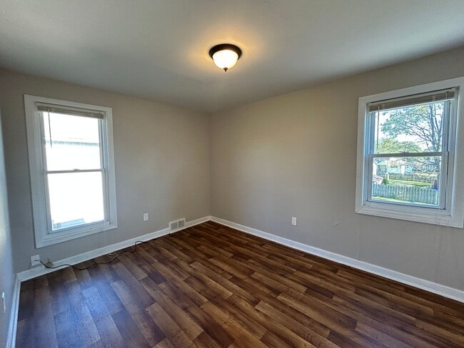 Building Photo - Single Family Home - Short Term Lease Avai...