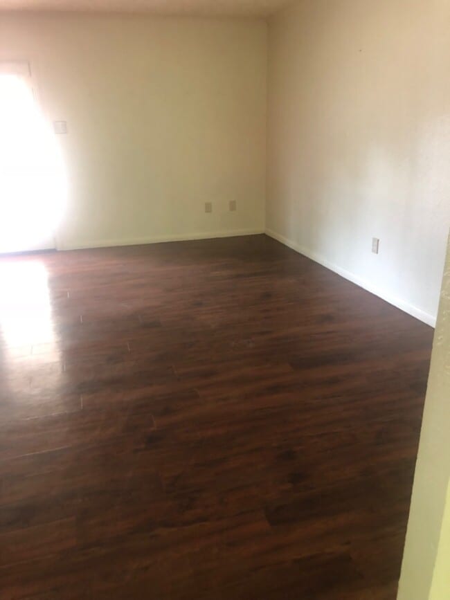 Building Photo - 297 Glendon St