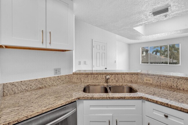 Building Photo - 725 SW 148th Ave