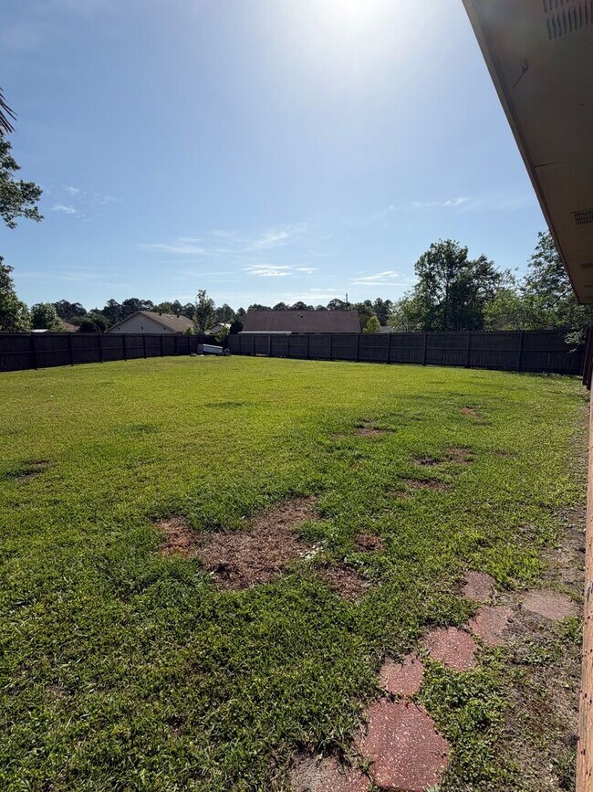 Building Photo - 911 Black Willow Dr