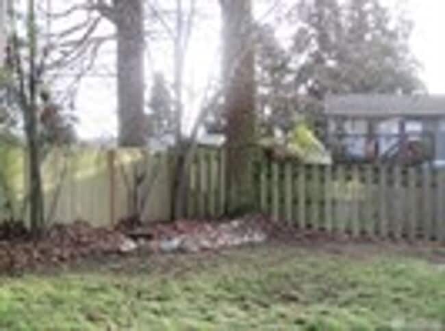 Building Photo - Woodinville Kingsgate Split