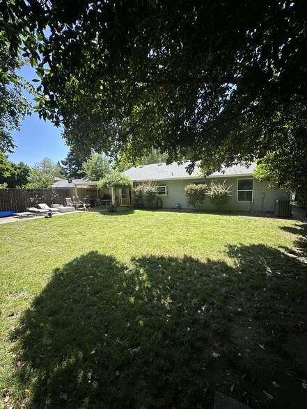 Building Photo - 779 Victorian Park Dr