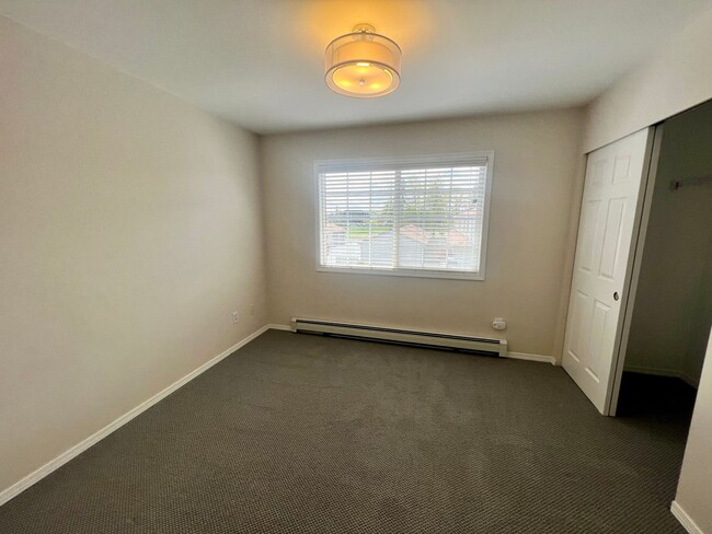 Building Photo - Gorgeous 2 Bed 1.5 Bath Condo For Rent