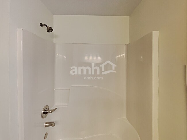 Building Photo - 433 Long Branch Way