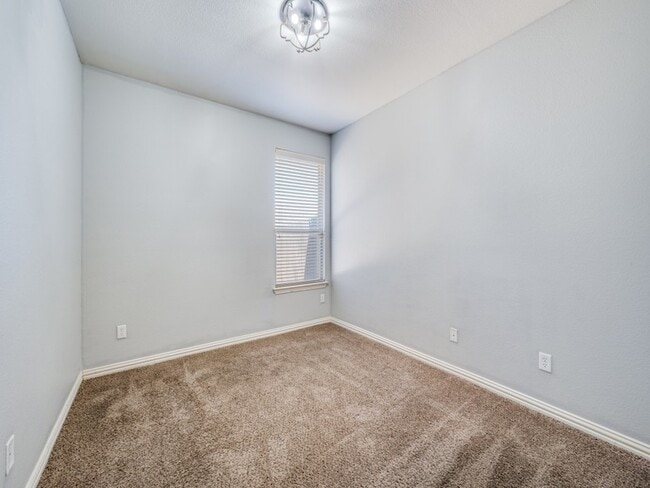 Building Photo - 805 Lake Worth Trl