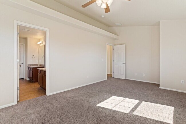 Building Photo - Spacious End-Unit Townhome with Greenbelt Views and Detached 2-Car Garage