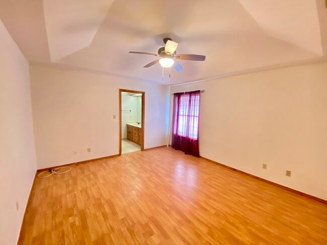 Building Photo - 1318 Maple St