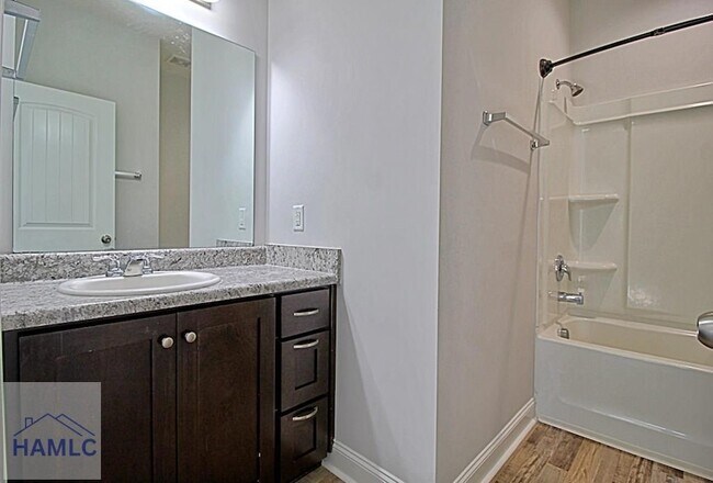 Building Photo - 741 Meloney Dr