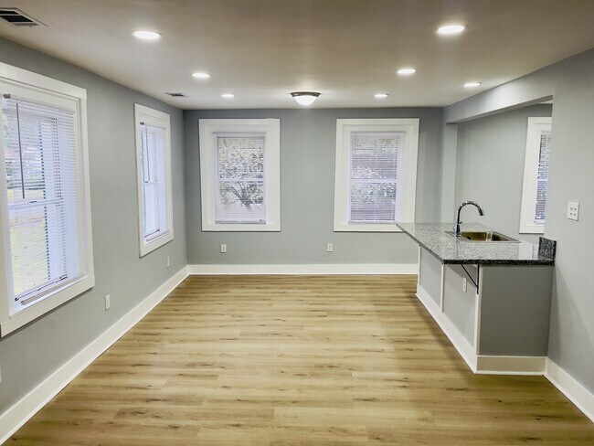 Building Photo - 1416 E 33rd St