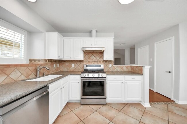 Building Photo - 12407 Meadow Ridge Dr