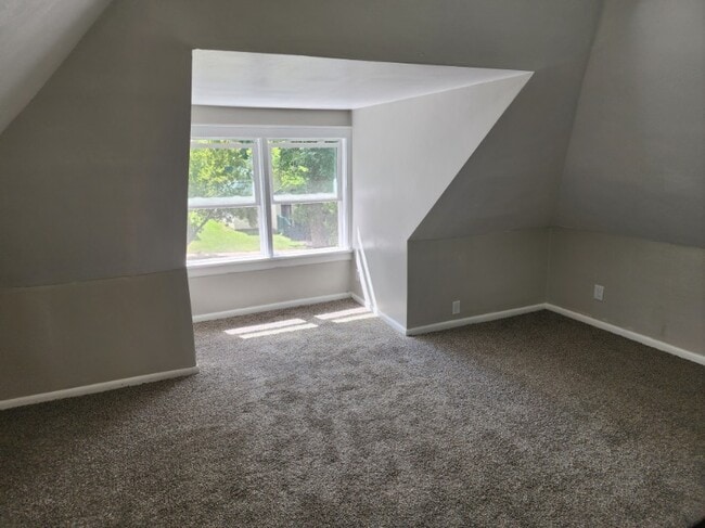 Building Photo - 523 Jackson St