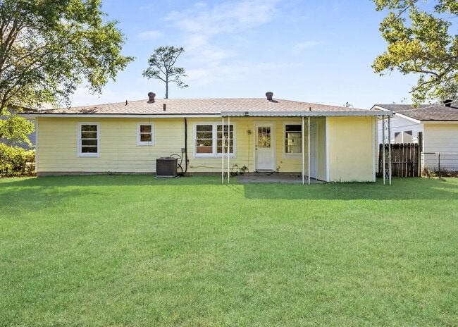 Building Photo - 5470 Spencer Dr