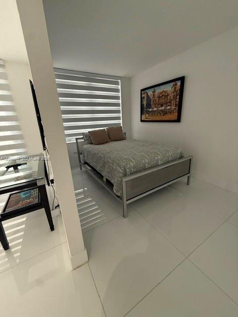 Building Photo - 5555 Collins Ave