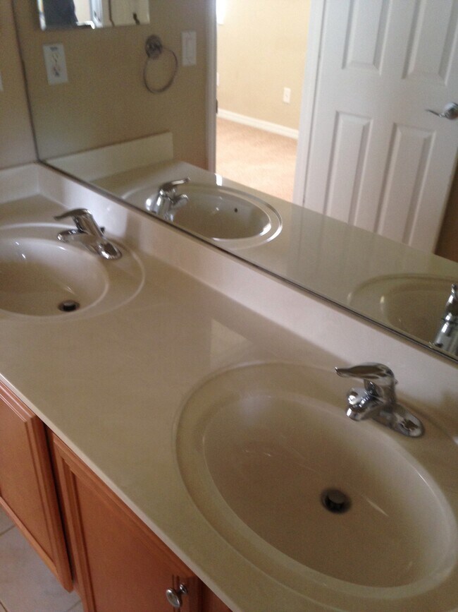 Building Photo - 5590 53rd Ave