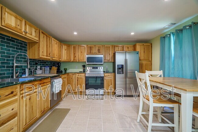 Building Photo - 2215 Spalding Dr
