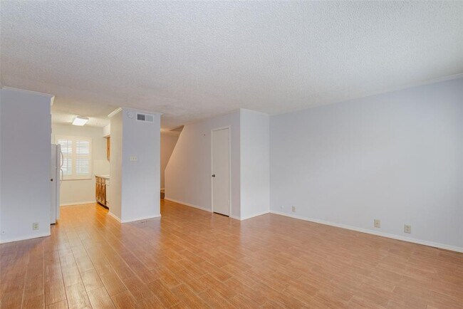 Building Photo - 8102 Amelia Rd