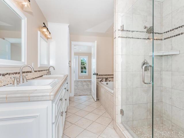 Building Photo - 2063 Cambridge Ave