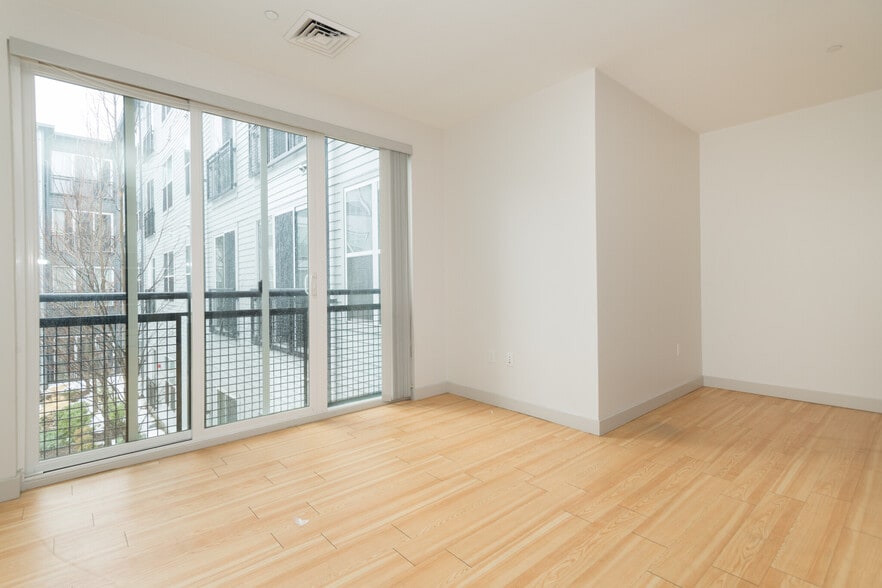 Building Photo - 320 D St