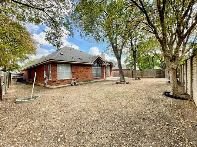 Building Photo - 1725 Dapplegrey Ln