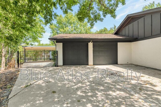 Building Photo - 1712 Dakar Rd W
