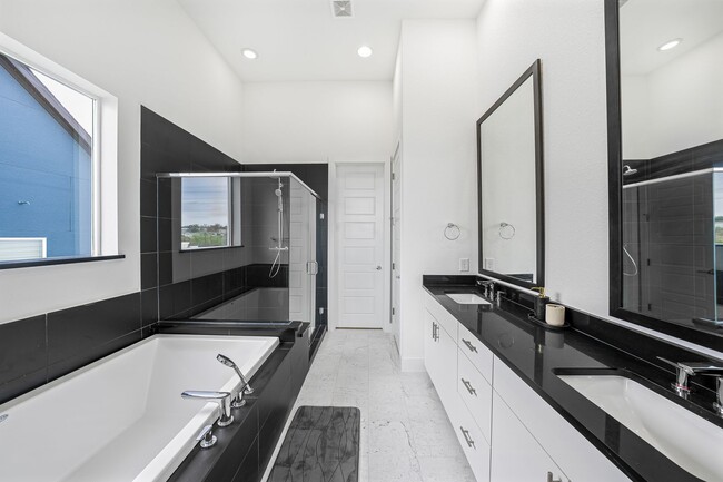 Building Photo - Beautiful Furnished Rental