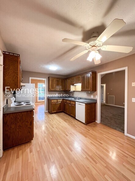 Building Photo - 2924 Bearwallow Rd