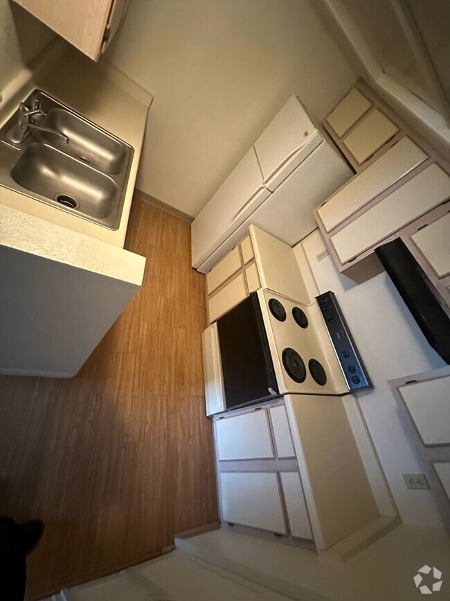 Building Photo - 2nd Floor Condo in Gated Community
