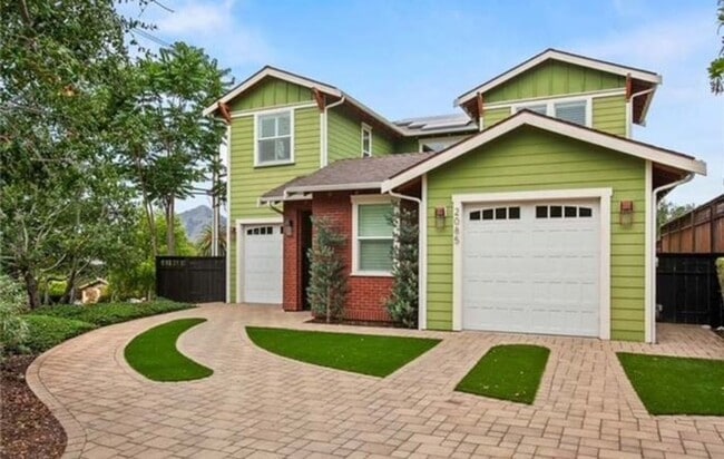 Building Photo - Charming 3 bed/2.5 Bath Home with Office