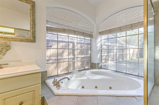 Building Photo - 15206 Evergreen Knoll Ln