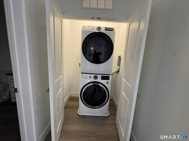 Building Photo - 414 Berlin Tpke