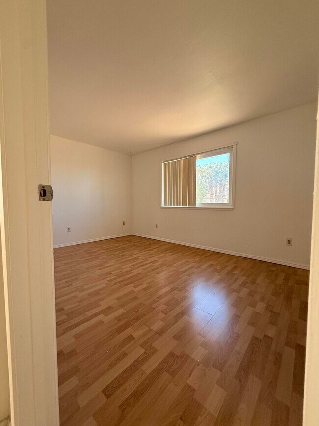 Building Photo - 72629 Edgehill Dr