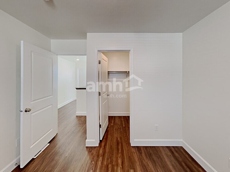 Building Photo - 2389 Surry Way