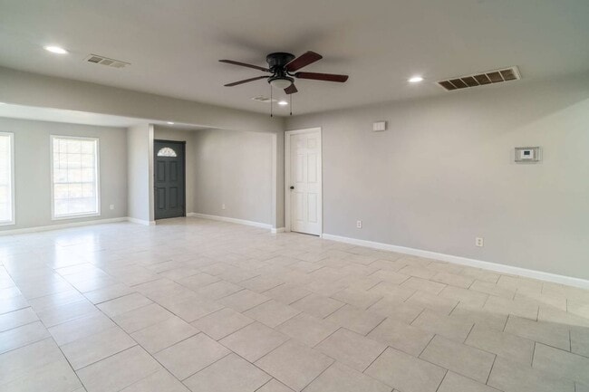 Building Photo - 11623 Rowan Ln