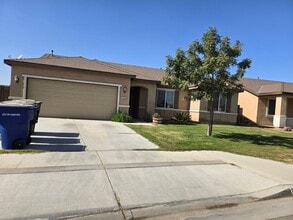 Building Photo - 4 BR 2 BA Availble Nov 18th