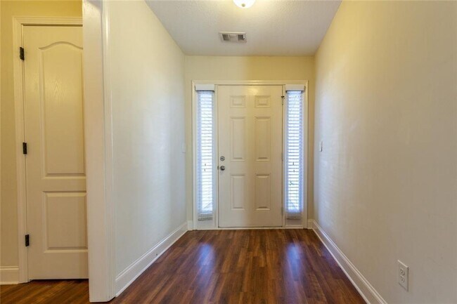 Building Photo - 947 Haymon Dr