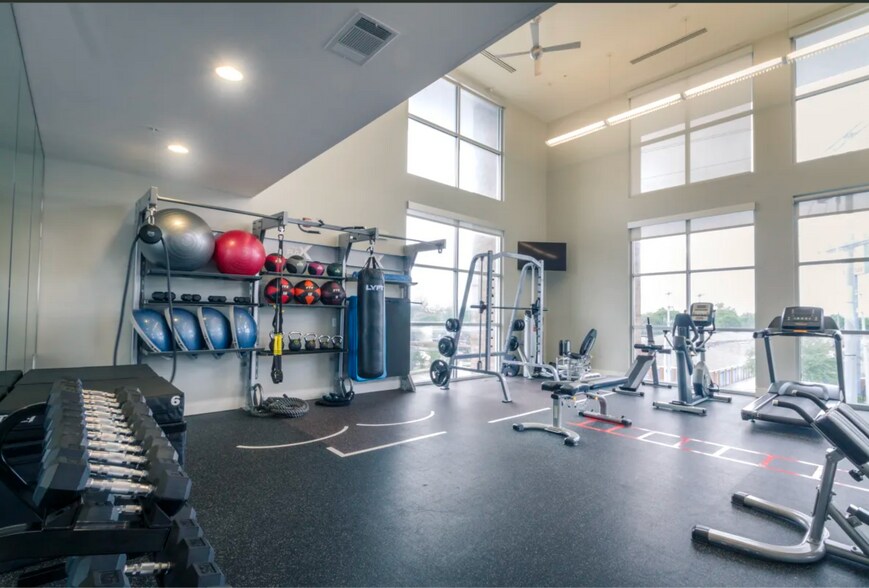 Building Photo - 1111 Austin Hwy