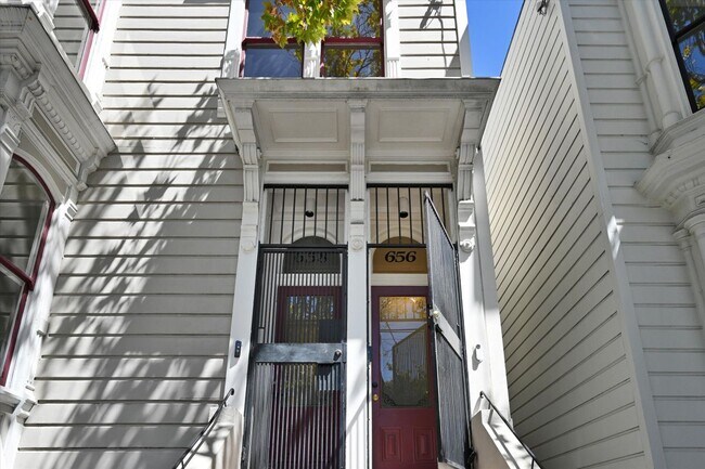 Building Photo - 656 Hayes St