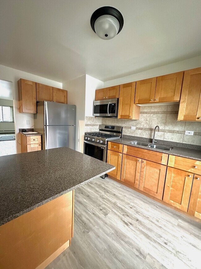 Building Photo - 404 Inland Dr