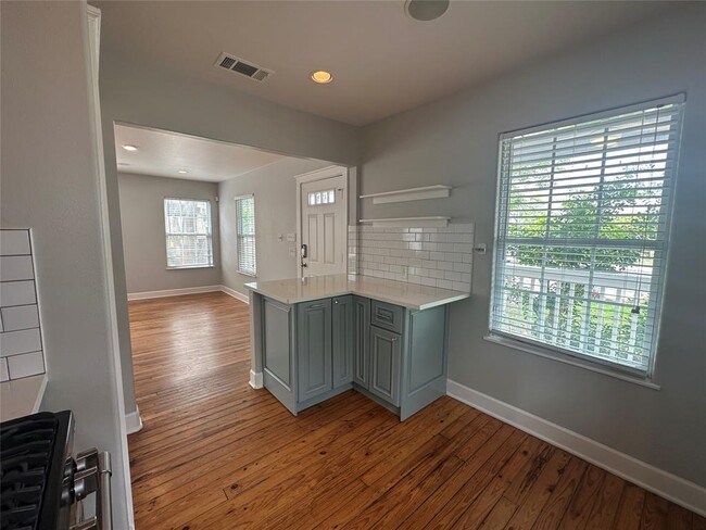 Building Photo - 5513 Avenue F