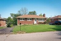 Building Photo - 9628 Greenview Dr