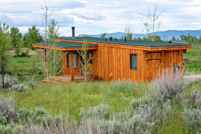 Building Photo - 1085 Rainbow Loop