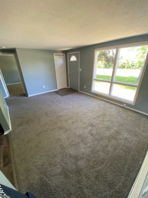 Building Photo - 308 W 2nd St