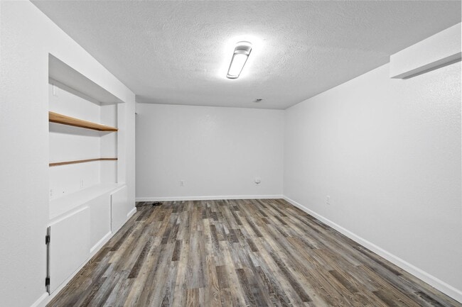 Building Photo - Spacious Five Bedroom Shadle Park Rancher