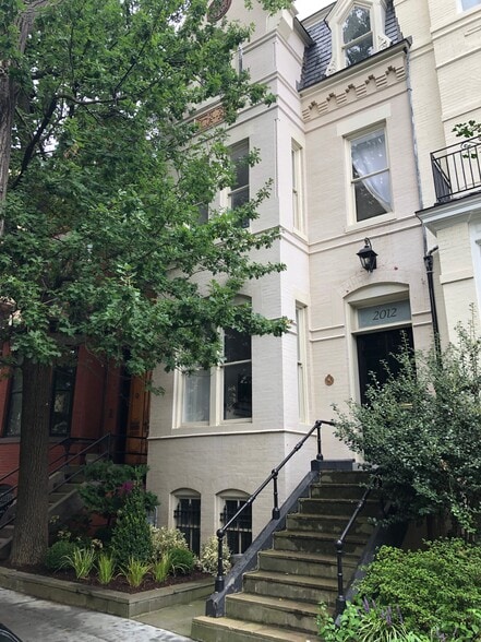 Front - 2012 Hillyer Pl NW