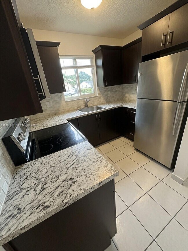 Building Photo - 3610 SW 87th Pl