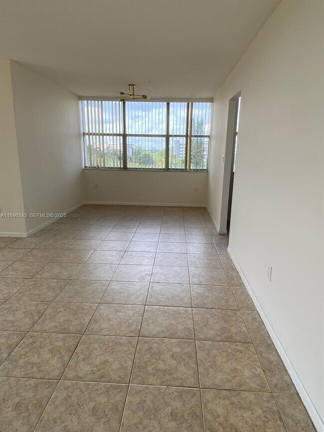 Building Photo - 1200 NE Miami Gardens Dr