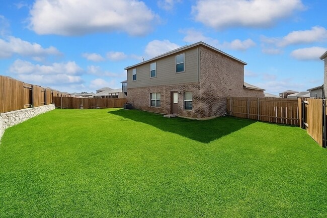 Building Photo - 913 Serena Dr