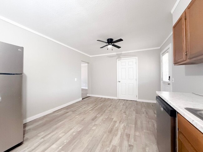 Building Photo - 3-Bedroom Single-Family Home with Hardwood Floors and Carport in Sparta